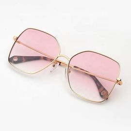 Óculos de sol dados forma do metal das mulheres dos óculos de sol do estilo de vida das senhoras Pentágono à moda feito sob encomenda fornecedor