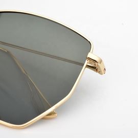 Resistência de corrosão material de aço inoxidável polarizada dos óculos de sol do estilo de vida boa fornecedor